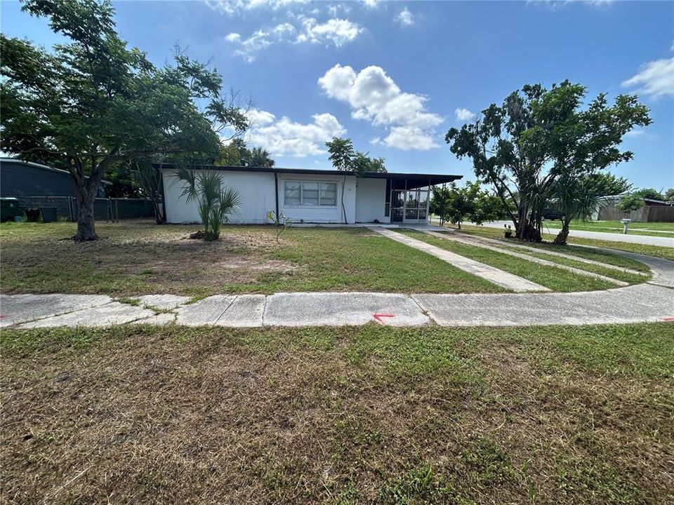 For Sale: $149,900 (2 beds, 1 baths, 768 Square Feet)