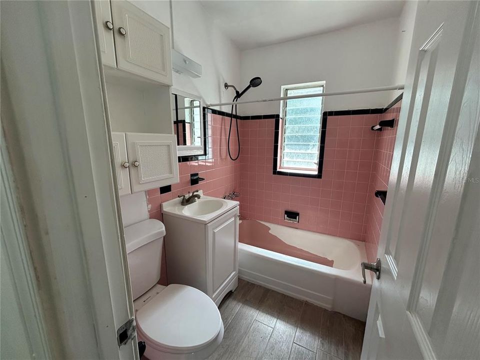 For Sale: $149,900 (2 beds, 1 baths, 768 Square Feet)