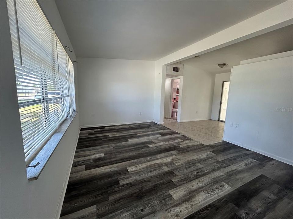 For Sale: $149,900 (2 beds, 1 baths, 768 Square Feet)