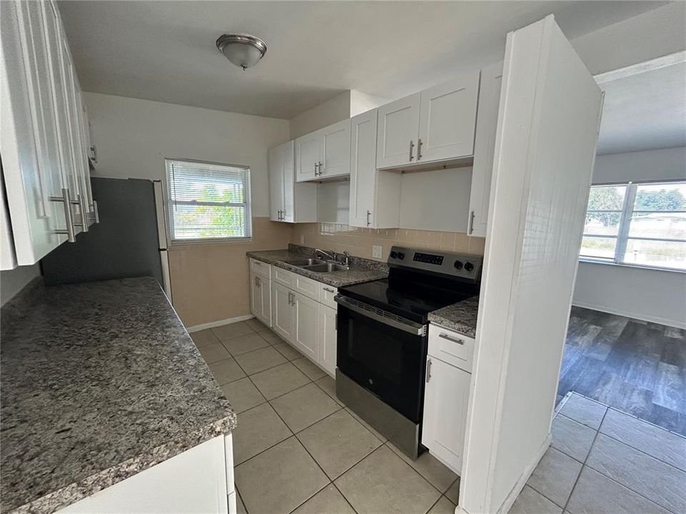 For Sale: $149,900 (2 beds, 1 baths, 768 Square Feet)