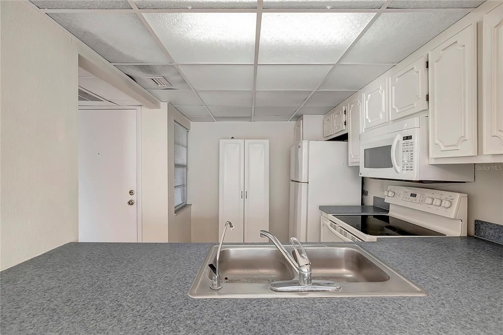 For Rent: $1,800 (2 beds, 1 baths, 880 Square Feet)