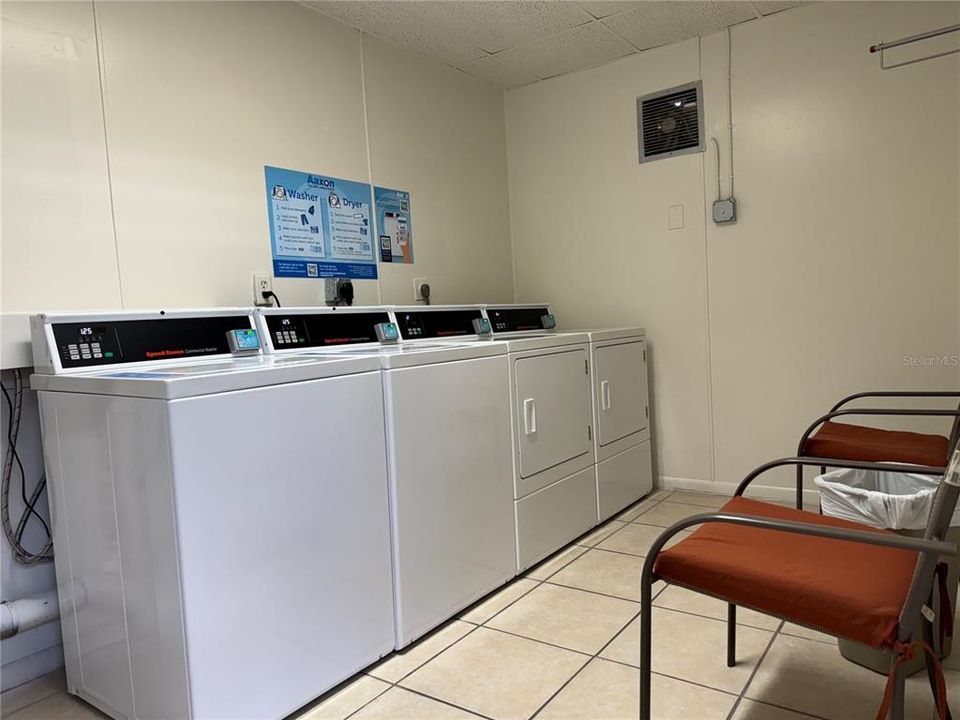 For Rent: $1,800 (2 beds, 1 baths, 880 Square Feet)