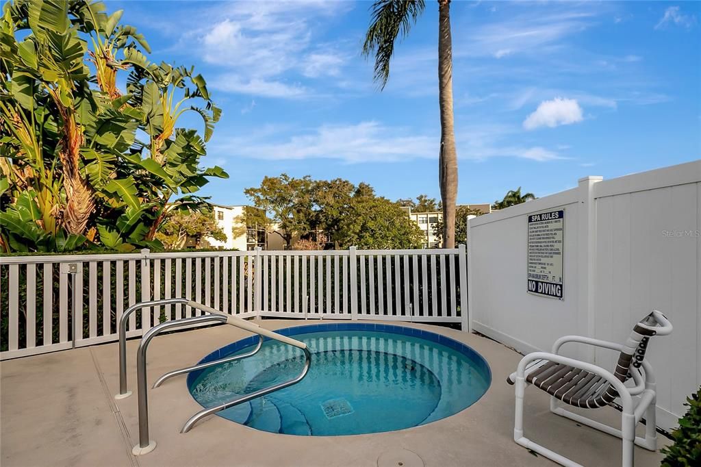 For Rent: $1,800 (2 beds, 1 baths, 880 Square Feet)