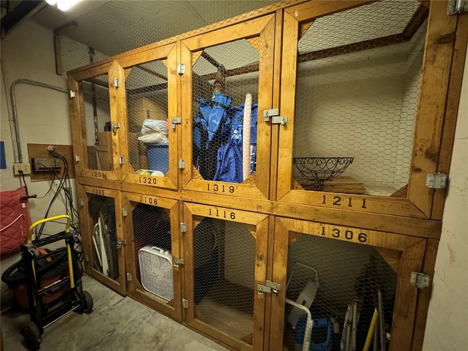 For Rent: $1,800 (2 beds, 1 baths, 880 Square Feet)