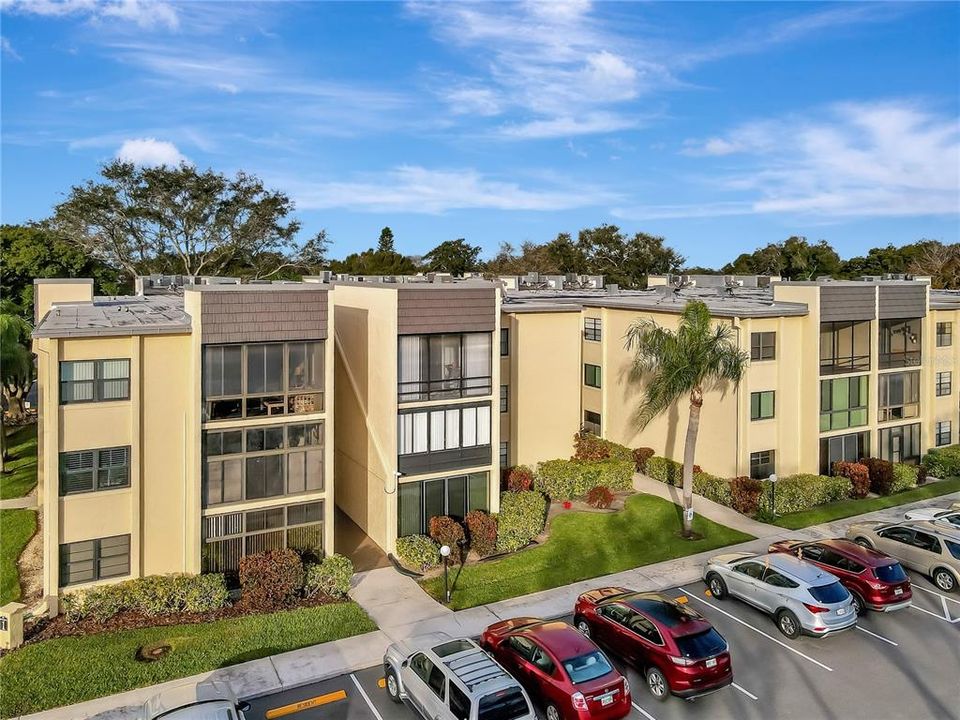 For Rent: $1,800 (2 beds, 1 baths, 880 Square Feet)
