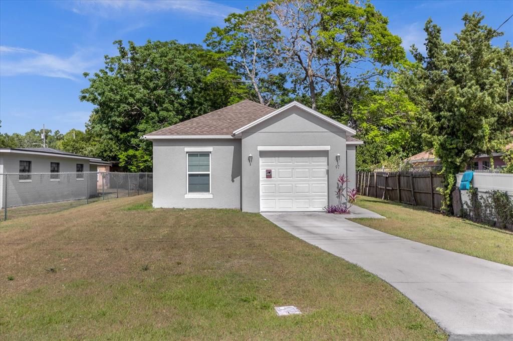 For Sale: $349,999 (3 beds, 2 baths, 1279 Square Feet)