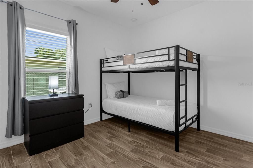 For Sale: $349,999 (3 beds, 2 baths, 1279 Square Feet)