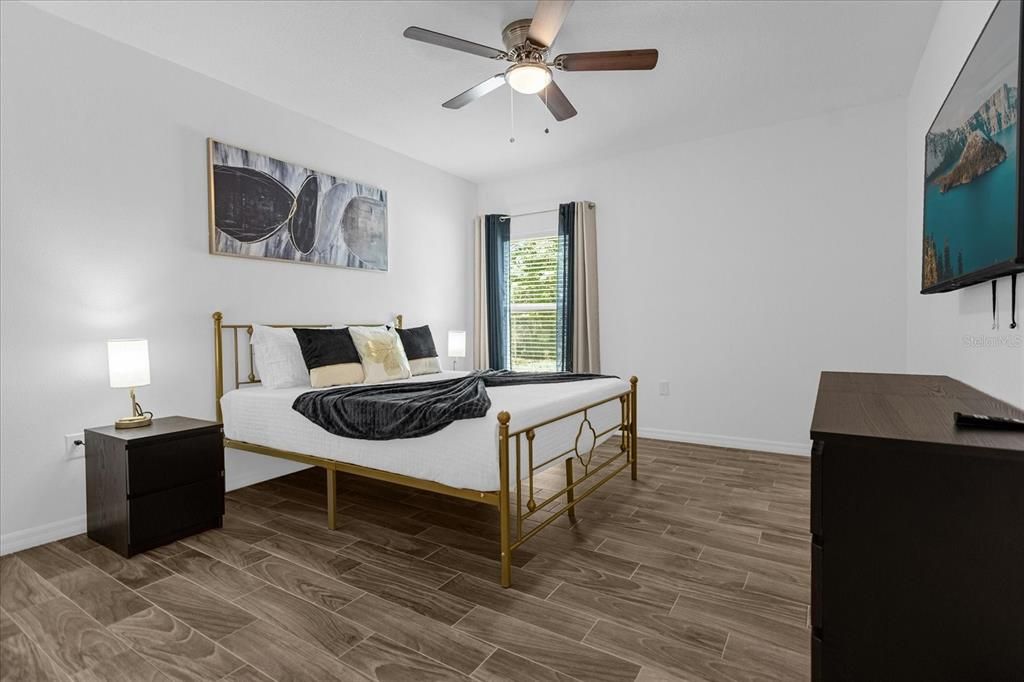 For Sale: $349,999 (3 beds, 2 baths, 1279 Square Feet)
