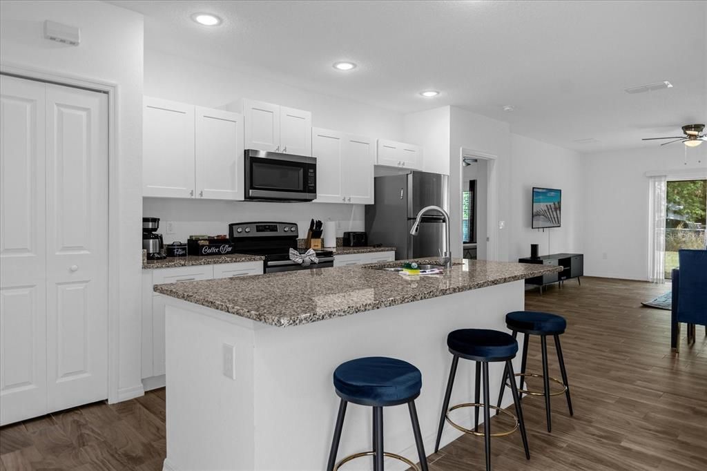For Sale: $349,999 (3 beds, 2 baths, 1279 Square Feet)