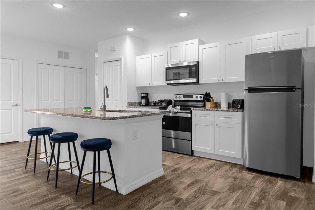 For Sale: $349,999 (3 beds, 2 baths, 1279 Square Feet)