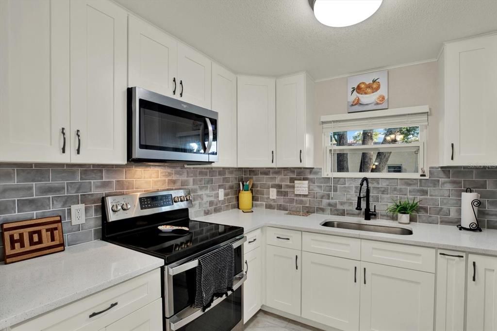 En Venta: $429,999 (2 camas, 2 baños, 930 Pies cuadrados)