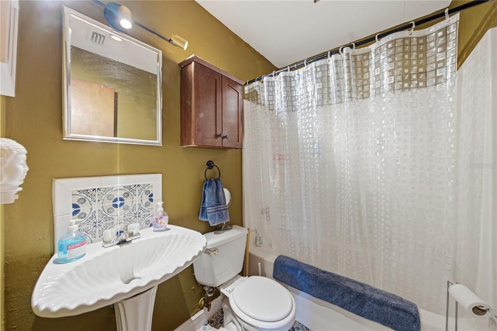 На продажу: $359,000 (3 спален, 1 ванн, 1186 Квадратных фут)