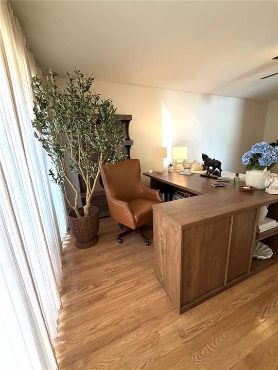 待售: $179,000 (2 贝兹, 1 浴室, 987 平方英尺)