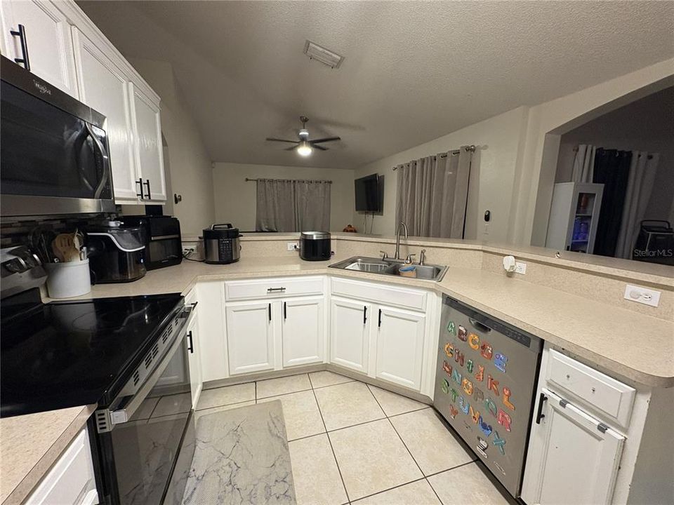 For Sale: $353,500 (3 beds, 2 baths, 1454 Square Feet)