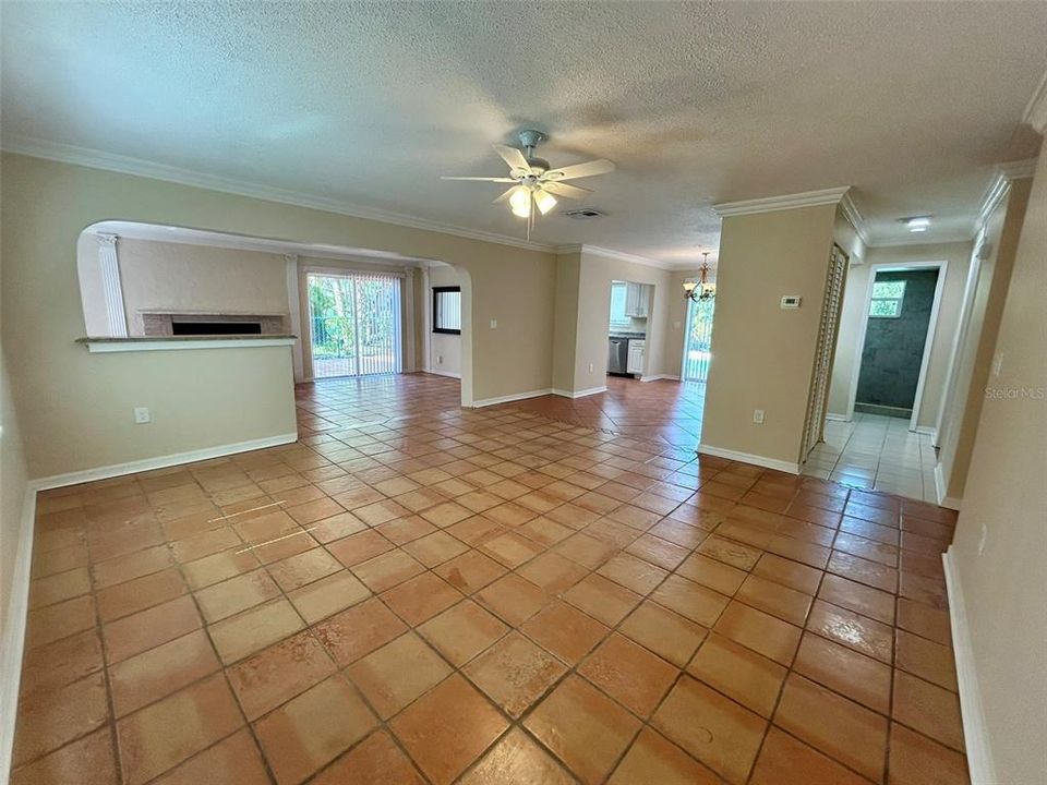 For Rent: $1,950 (2 beds, 1 baths, 1241 Square Feet)