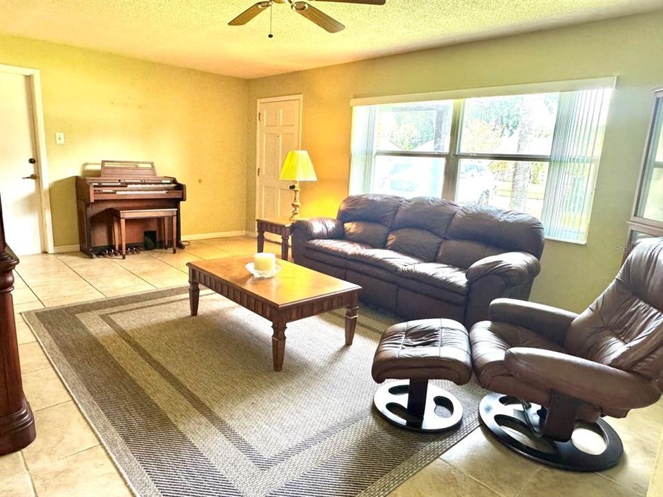 For Sale: $260,000 (3 beds, 2 baths, 1560 Square Feet)