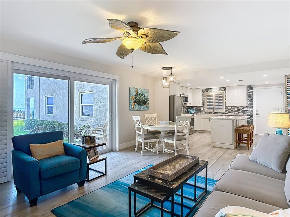 For Sale: $595,000 (2 beds, 2 baths, 1100 Square Feet)