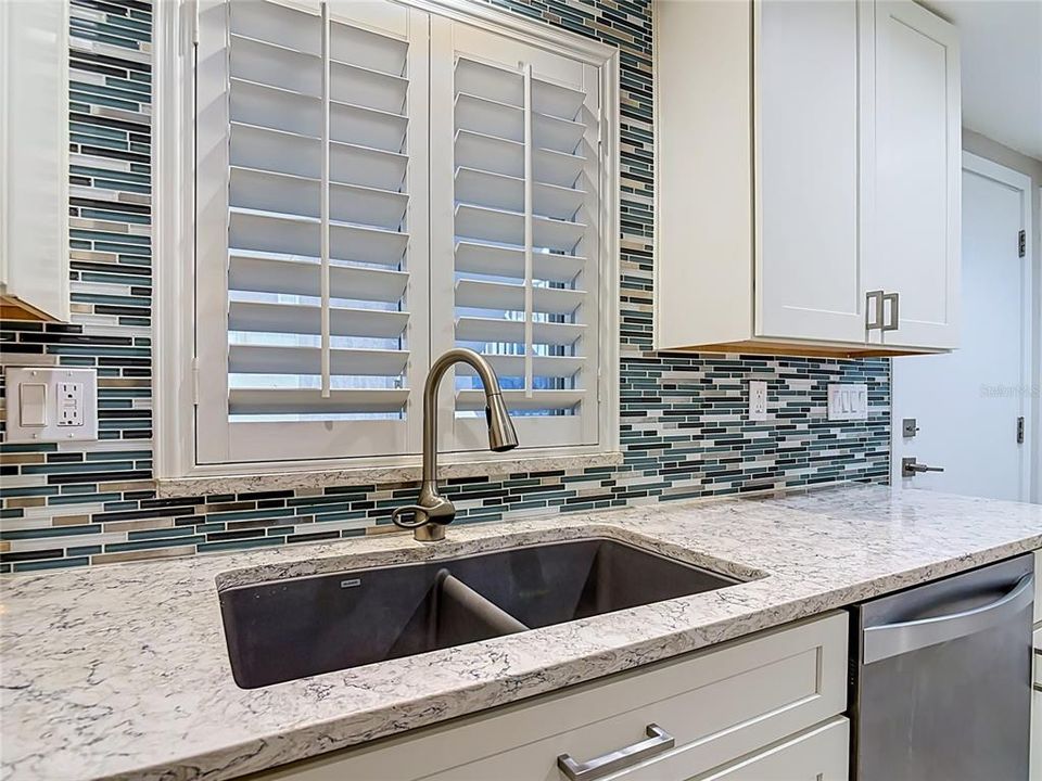 For Sale: $595,000 (2 beds, 2 baths, 1100 Square Feet)