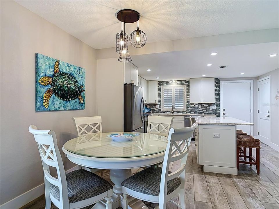 For Sale: $595,000 (2 beds, 2 baths, 1100 Square Feet)