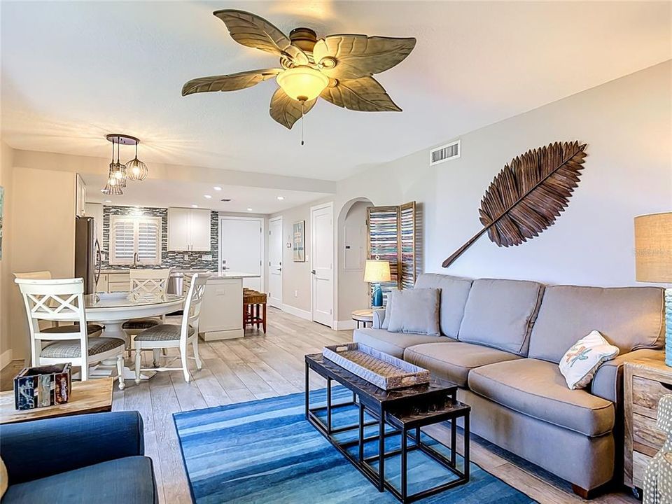 For Sale: $595,000 (2 beds, 2 baths, 1100 Square Feet)