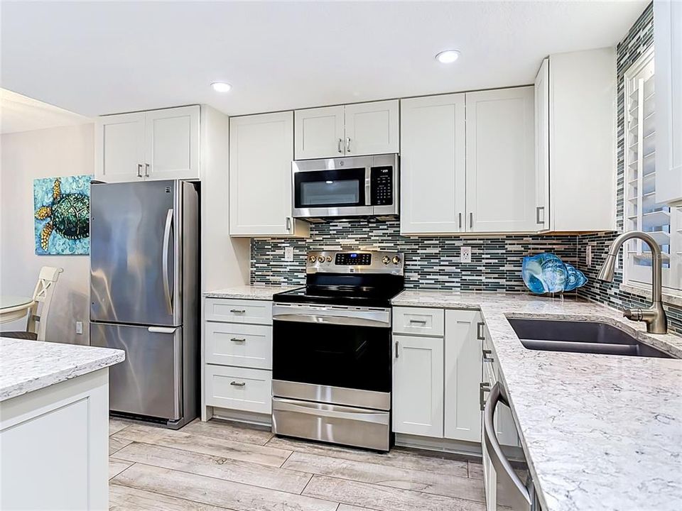 For Sale: $595,000 (2 beds, 2 baths, 1100 Square Feet)