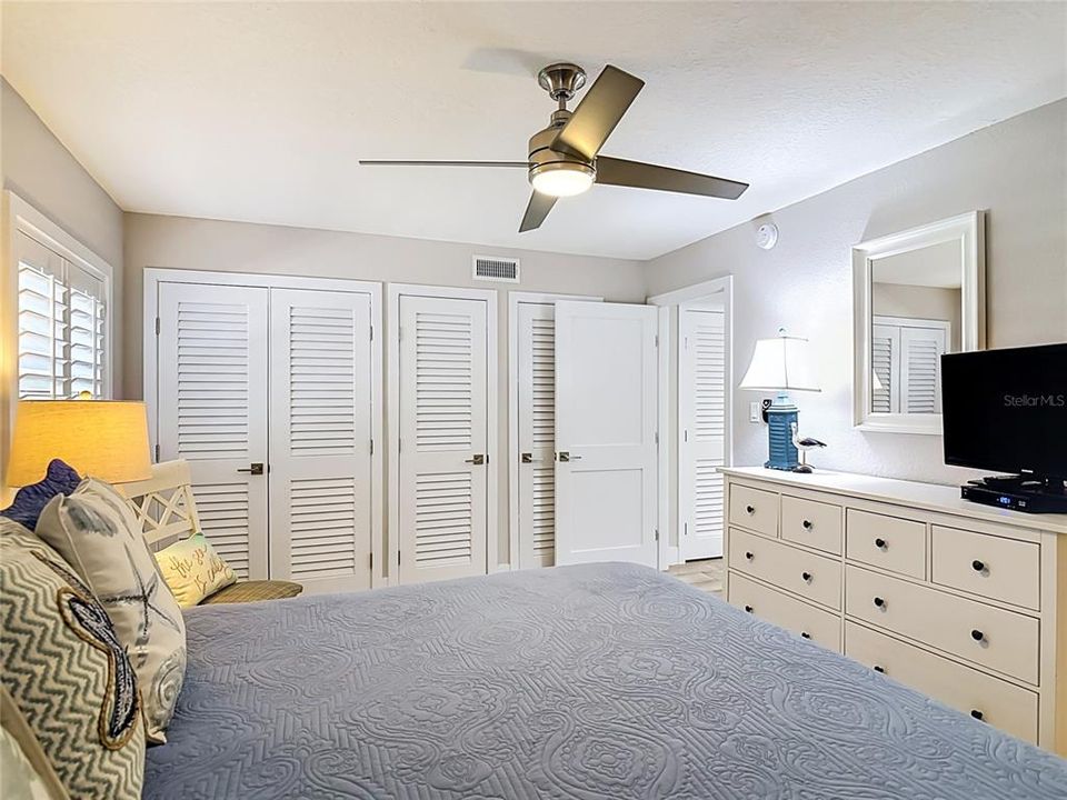 For Sale: $595,000 (2 beds, 2 baths, 1100 Square Feet)