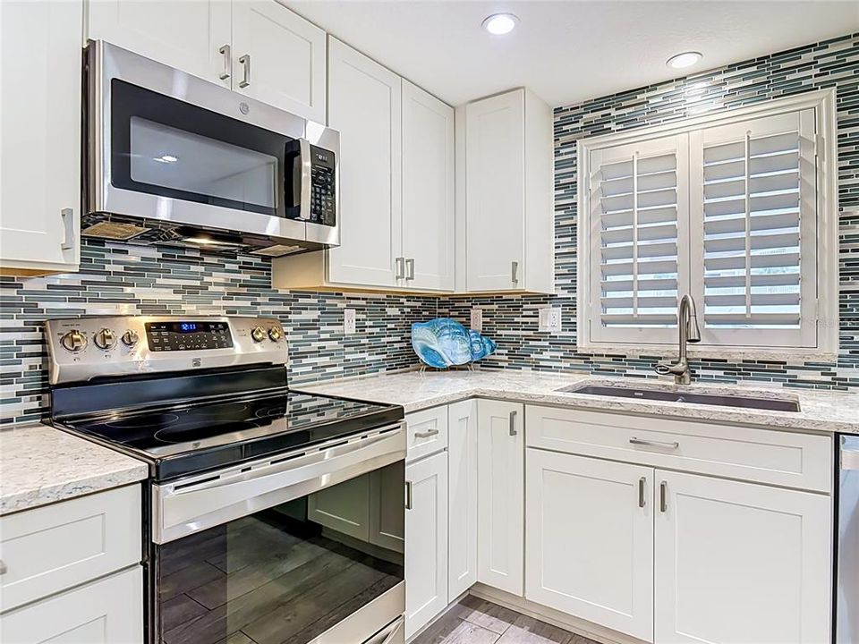 For Sale: $595,000 (2 beds, 2 baths, 1100 Square Feet)