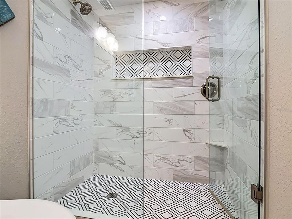 For Sale: $595,000 (2 beds, 2 baths, 1100 Square Feet)