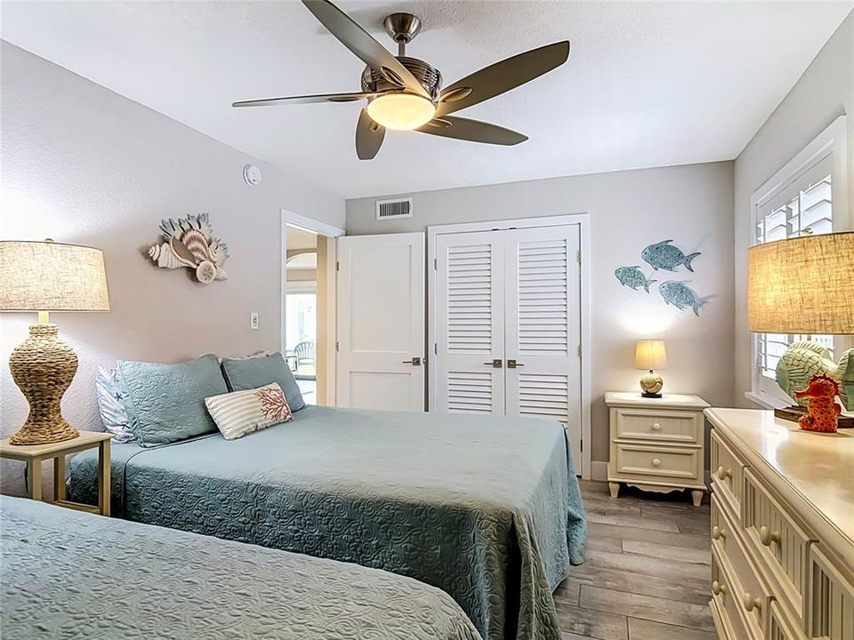 For Sale: $595,000 (2 beds, 2 baths, 1100 Square Feet)