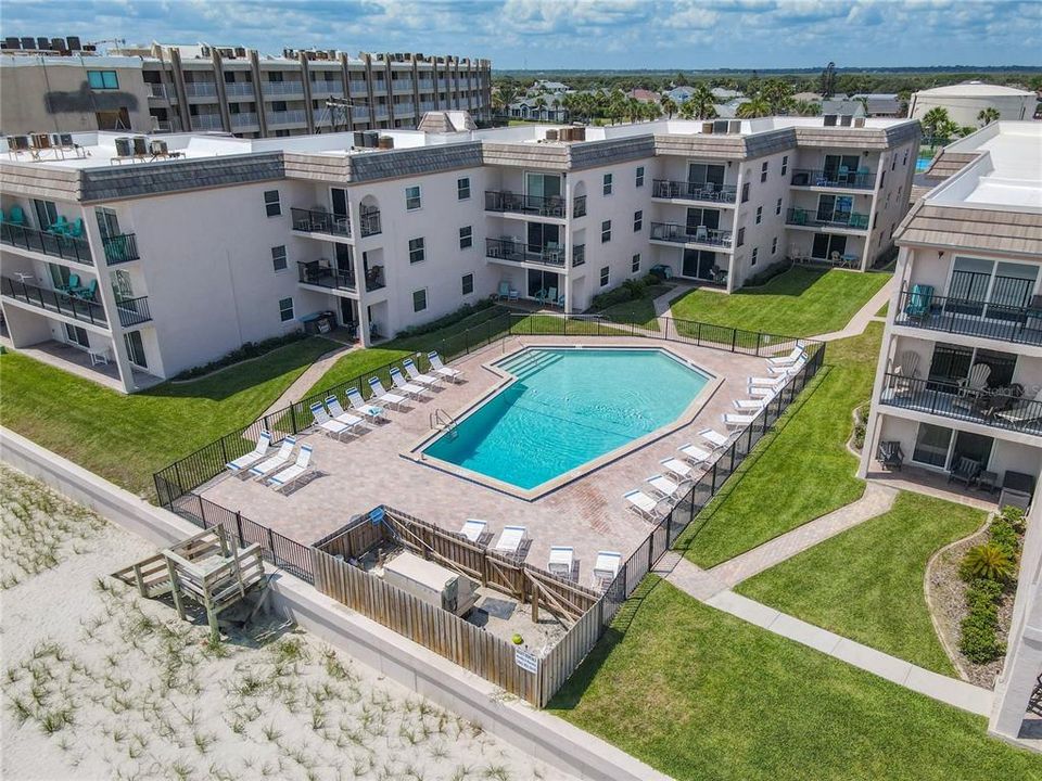 For Sale: $595,000 (2 beds, 2 baths, 1100 Square Feet)
