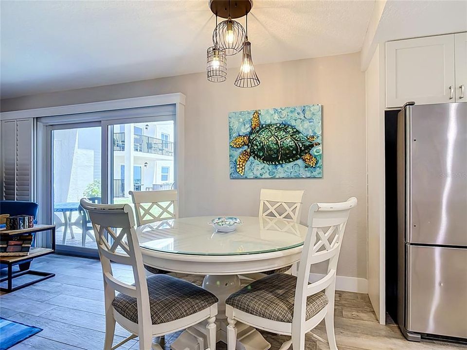 For Sale: $595,000 (2 beds, 2 baths, 1100 Square Feet)