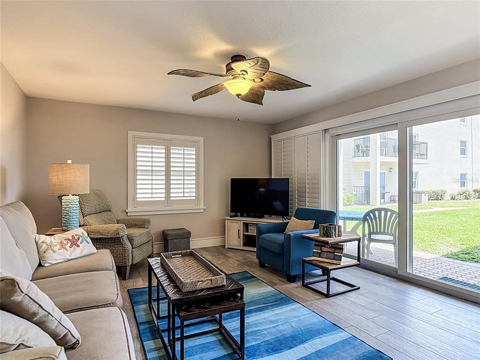 For Sale: $595,000 (2 beds, 2 baths, 1100 Square Feet)