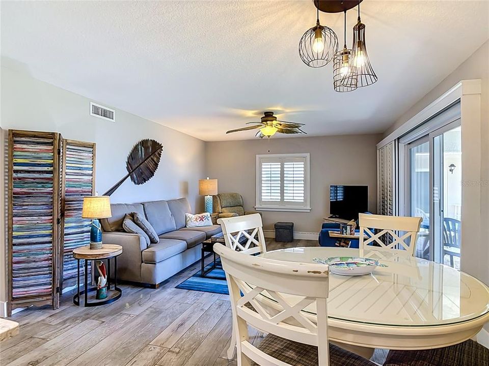 For Sale: $595,000 (2 beds, 2 baths, 1100 Square Feet)