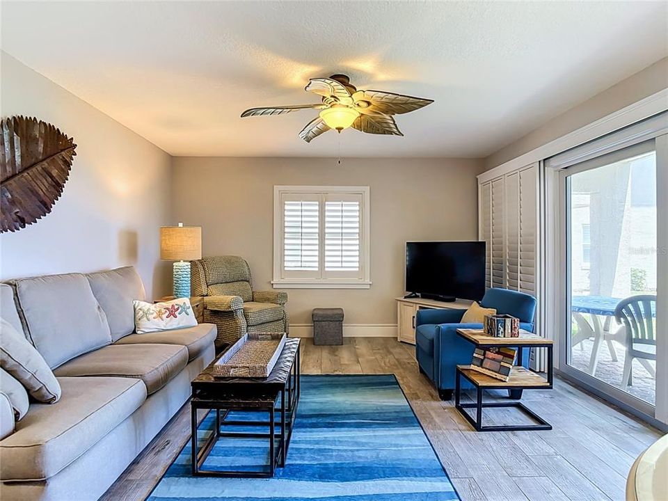 For Sale: $595,000 (2 beds, 2 baths, 1100 Square Feet)