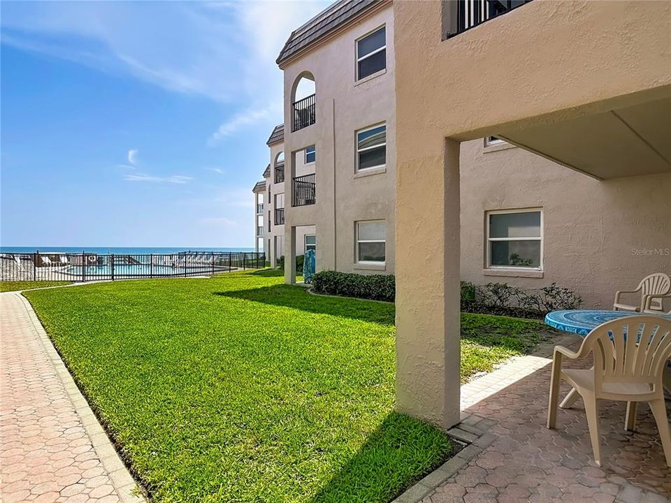 For Sale: $595,000 (2 beds, 2 baths, 1100 Square Feet)