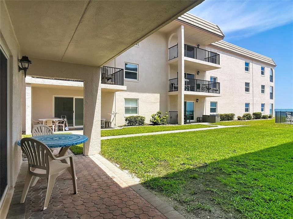 For Sale: $595,000 (2 beds, 2 baths, 1100 Square Feet)