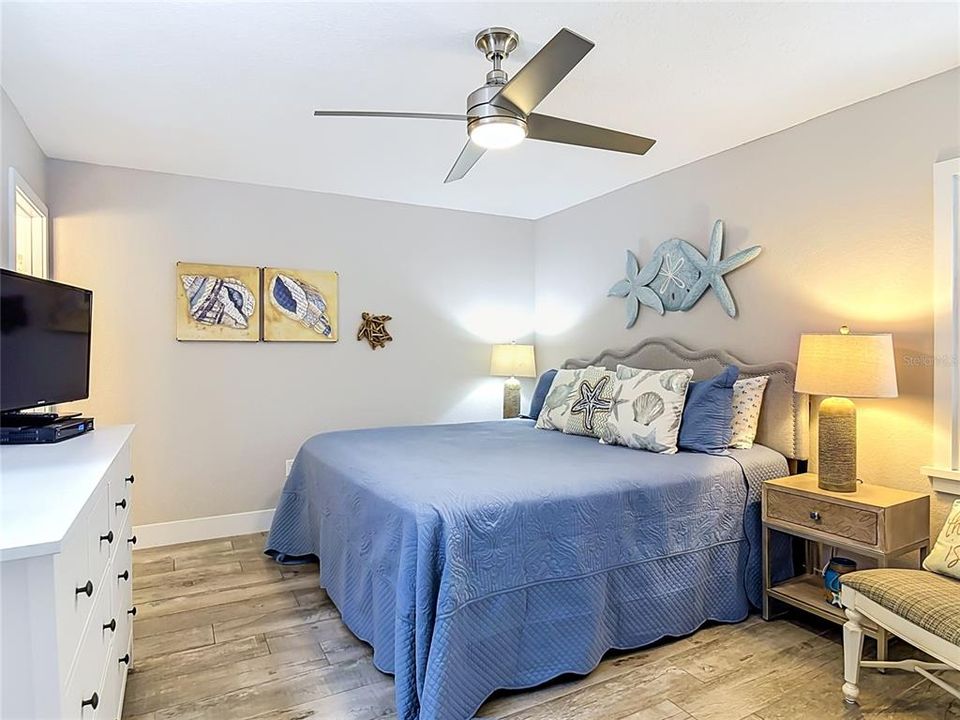 For Sale: $595,000 (2 beds, 2 baths, 1100 Square Feet)