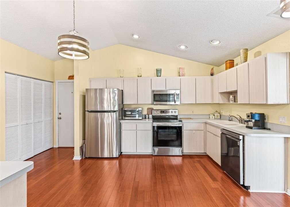 En Venta: $259,000 (2 camas, 2 baños, 1675 Pies cuadrados)