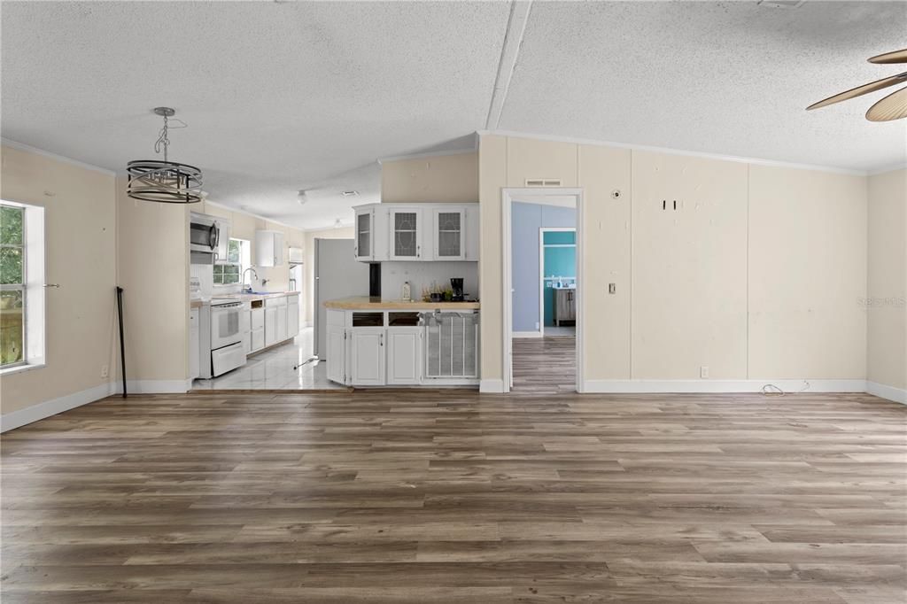 For Sale: $125,000 (2 beds, 2 baths, 1296 Square Feet)