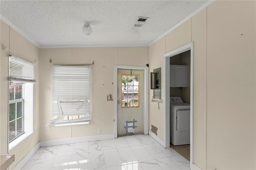 For Sale: $125,000 (2 beds, 2 baths, 1296 Square Feet)