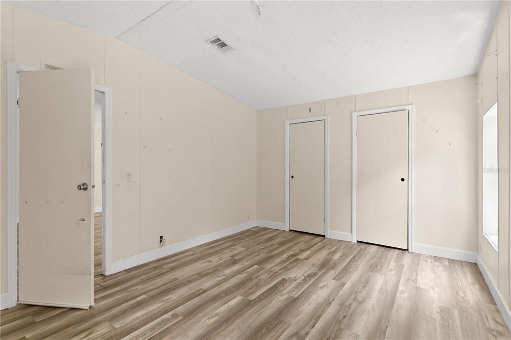 For Sale: $125,000 (2 beds, 2 baths, 1296 Square Feet)