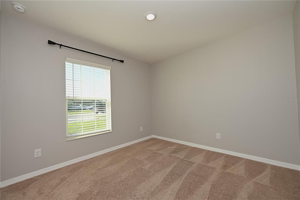 For Rent: $2,100 (5 beds, 3 baths, 1975 Square Feet)