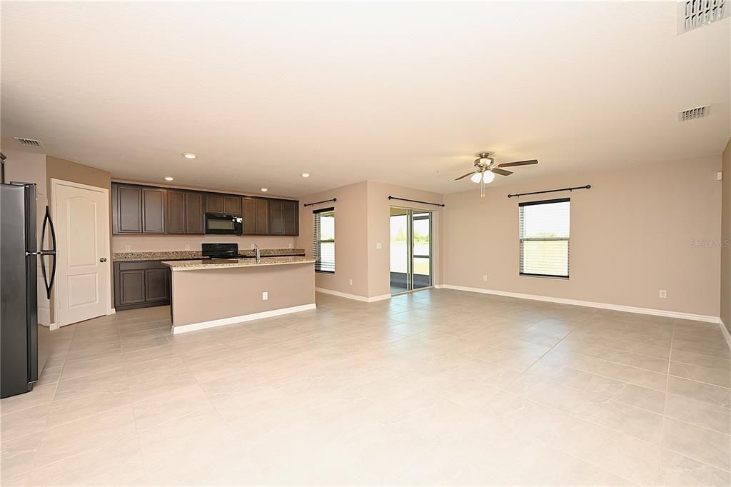 For Rent: $2,100 (5 beds, 3 baths, 1975 Square Feet)