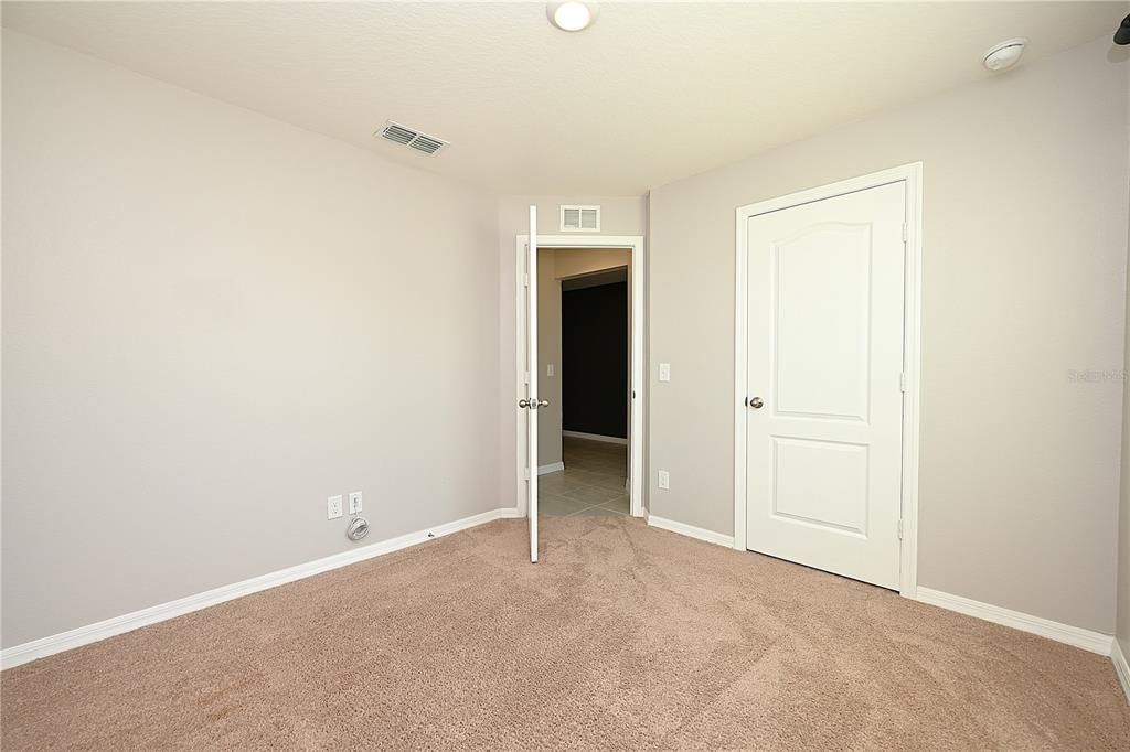 For Rent: $2,100 (5 beds, 3 baths, 1975 Square Feet)