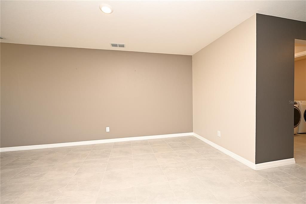 For Rent: $2,100 (5 beds, 3 baths, 1975 Square Feet)