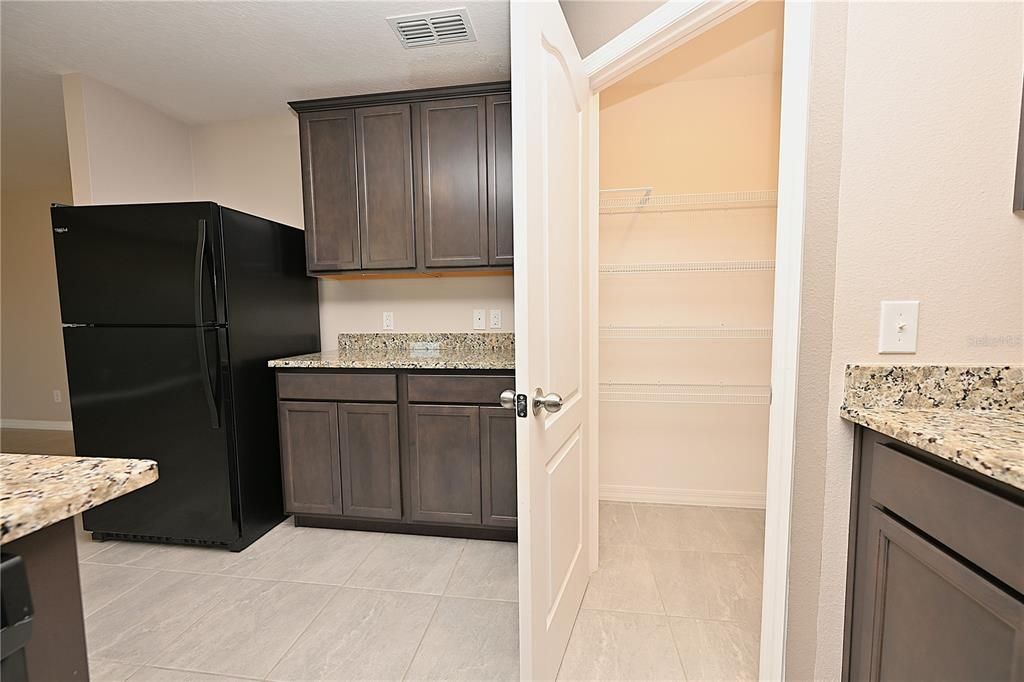 For Rent: $2,100 (5 beds, 3 baths, 1975 Square Feet)