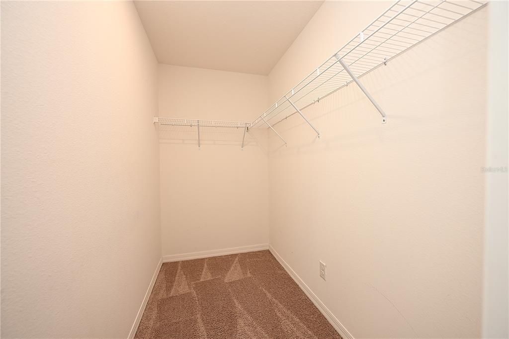 For Rent: $2,100 (5 beds, 3 baths, 1975 Square Feet)