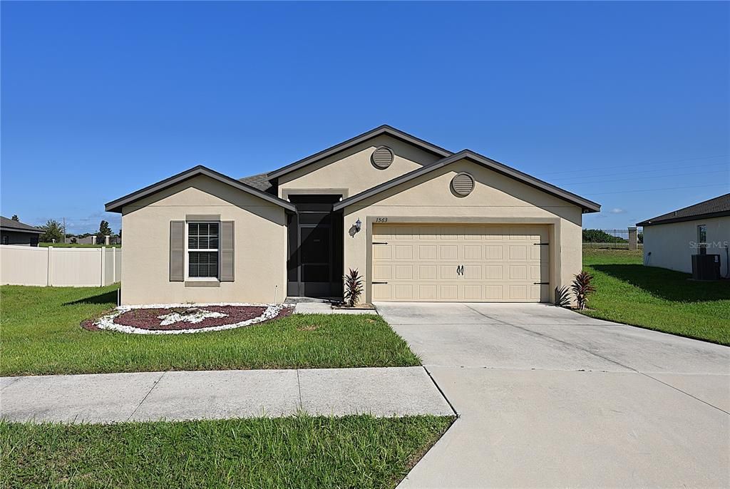 For Rent: $2,100 (5 beds, 3 baths, 1975 Square Feet)