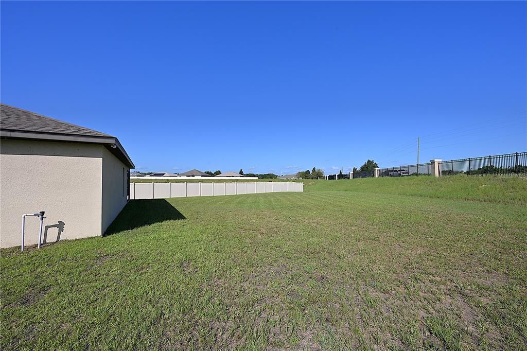 For Rent: $2,100 (5 beds, 3 baths, 1975 Square Feet)