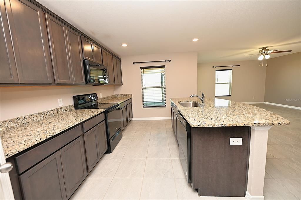 For Rent: $2,100 (5 beds, 3 baths, 1975 Square Feet)